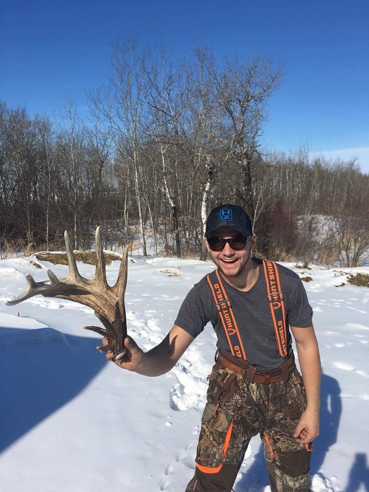 quentin-saunders-with-huge-shed-antler-brow-tine