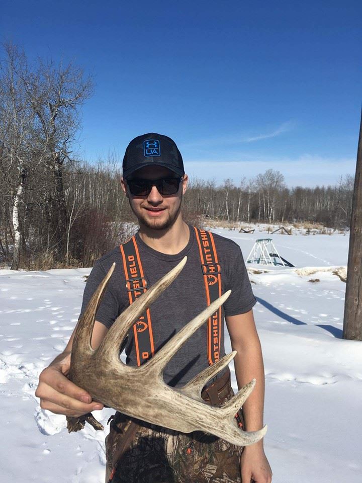 quentin-saunders-with-huge-shed-antler