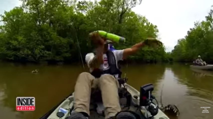 father-daughter-reel-in-alligator-louisiana