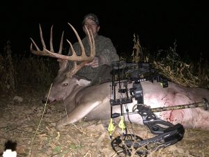 earl-stubblefield-and-his-record-buck