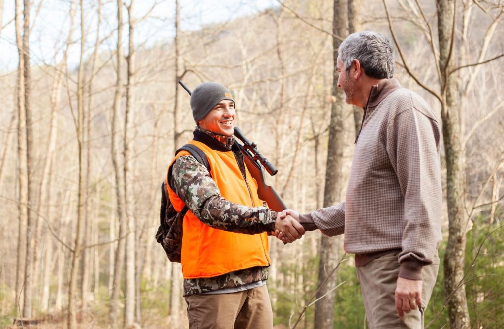 landowner-and-hunter-shaking-hands